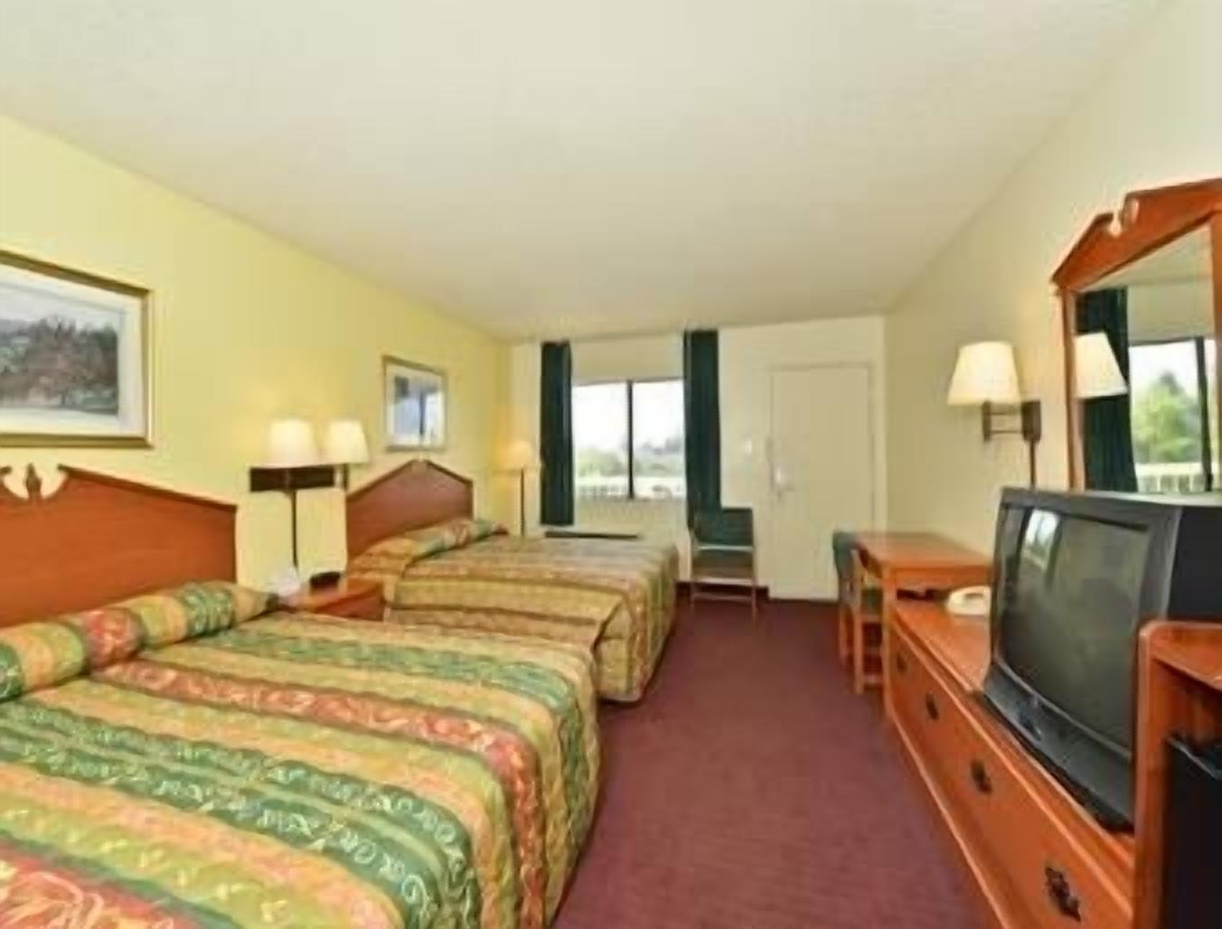 Super 8 By Wyndham Bakersfield/Central Room photo