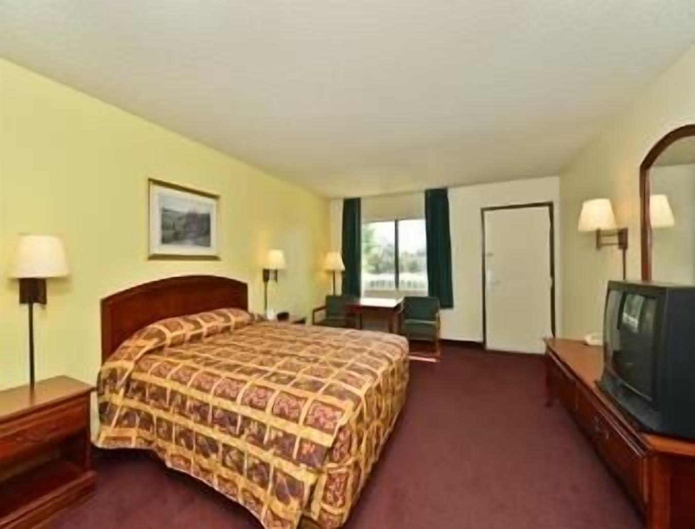 Super 8 By Wyndham Bakersfield/Central Exterior photo